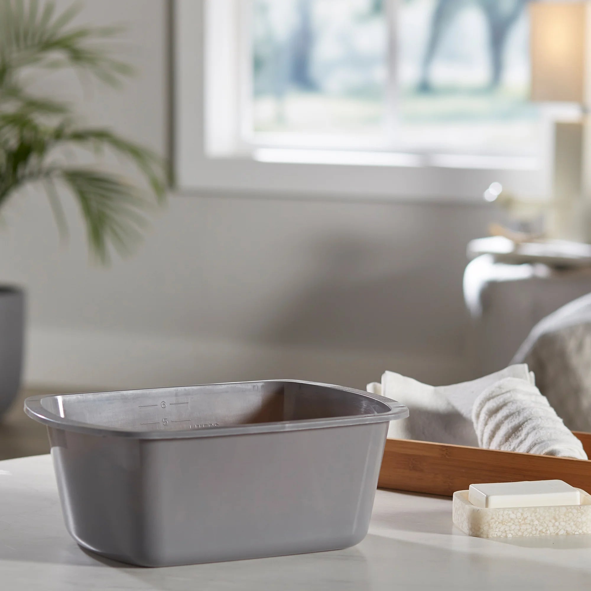 Wash Basin for Limb Soaking - Disposable Plastic Bin, 7 Qt, 50 Ct